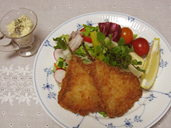 『開きハタハタフライ』の盛り付け例